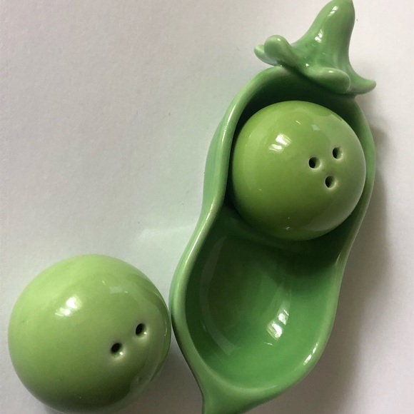 Peas in a Pod Salt and Pepper Shaker - Picture 6 of 6